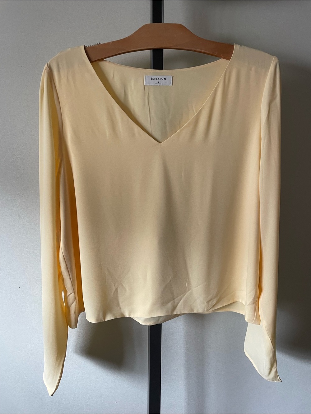 NEW Babaton Murphy Blouse Vneck Long Sleeve Dark Light Pale Yellow Size Small